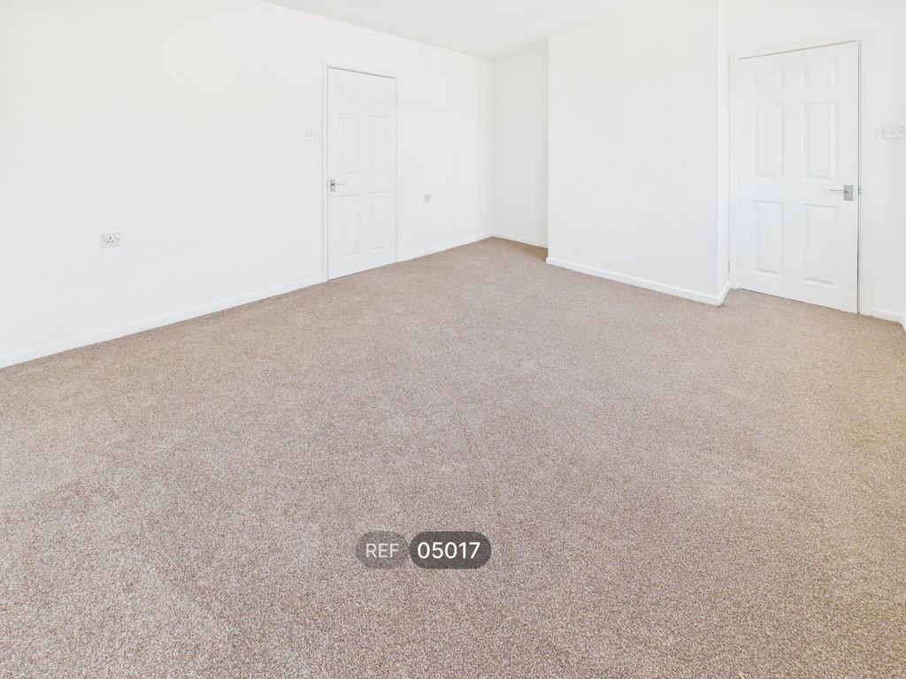 Property photo 3 of 11 Living Room
