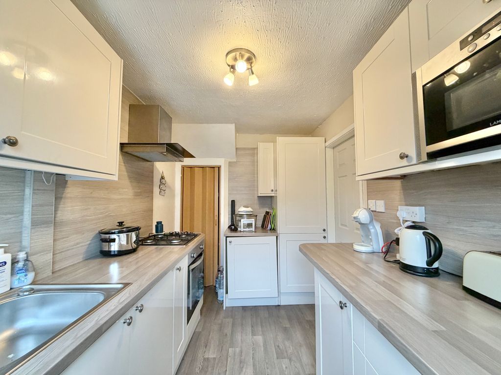 Property photo 3 of 20 Kitchen