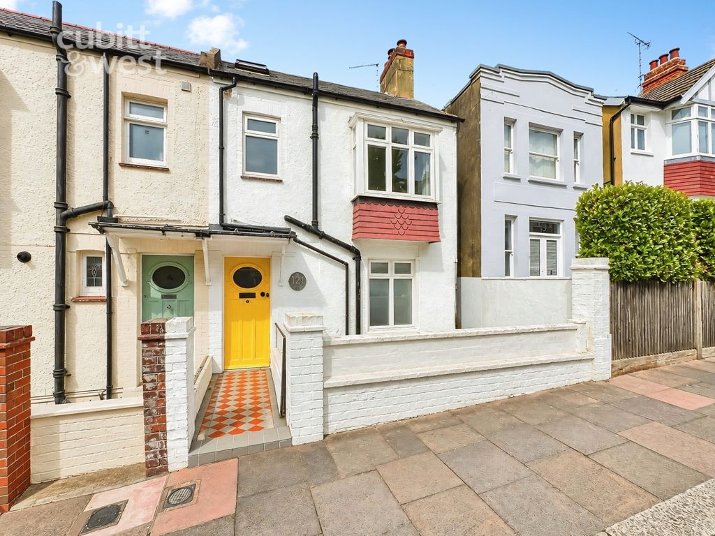 Property photo 1 of 19 External
