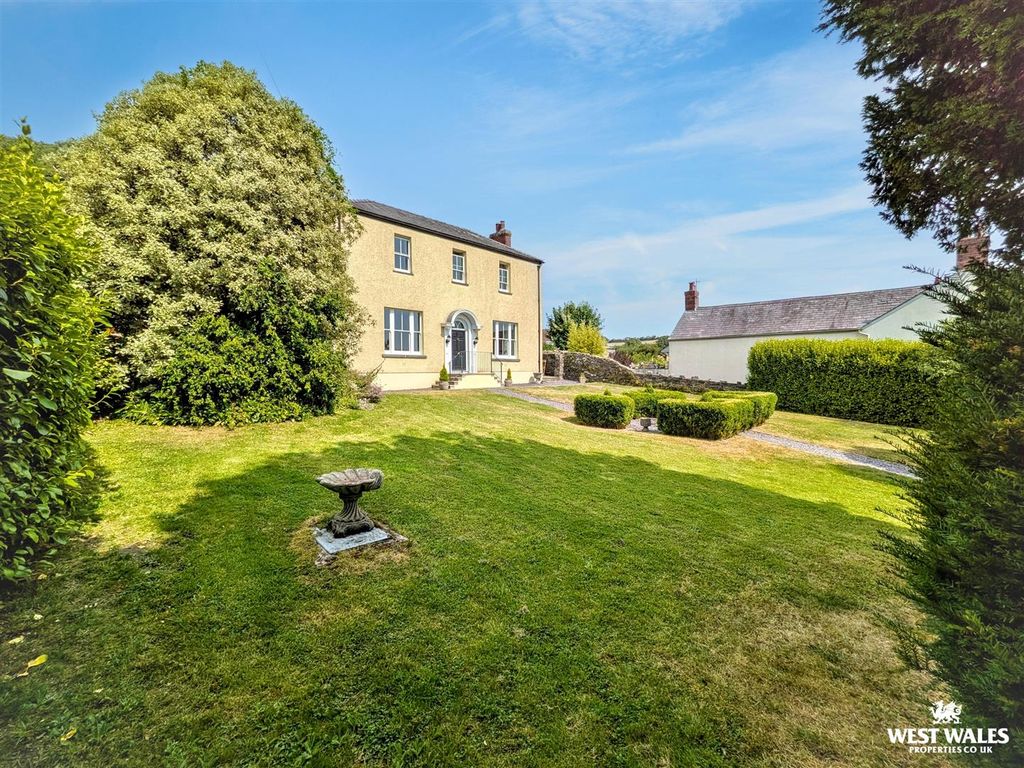 Property photo 2 of 40 13256.Jpg