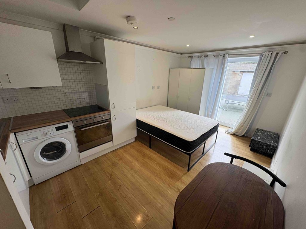 Property photo 1 of 7 Studio Flat To Rent Â€“ 109A High Road, London N22