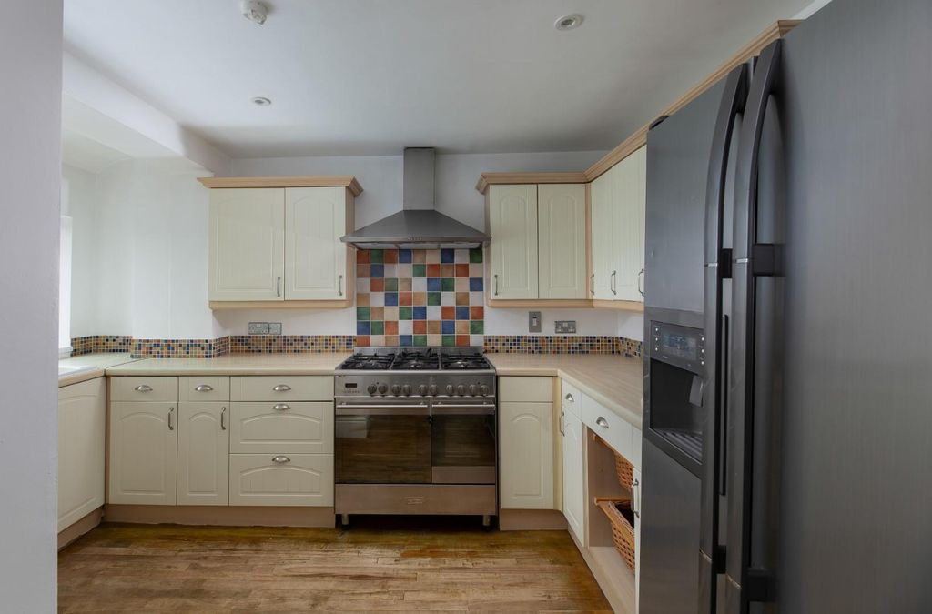 Property photo 3 of 32 3 Claude Avenue Ba2 1Ae-22.Jpg