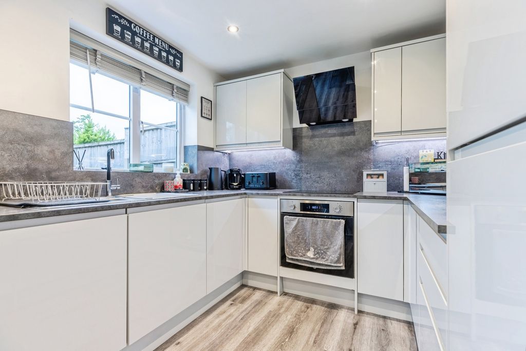 Property photo 2 of 21 Pbox-Img.Jpg