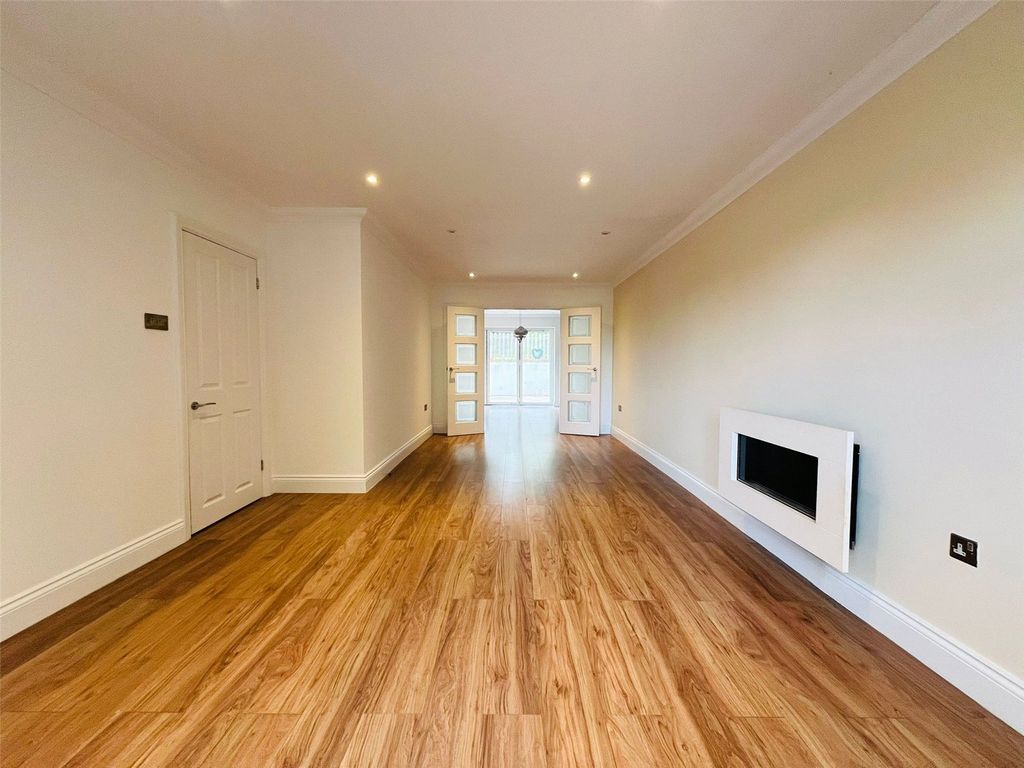 Property photo 2 of 17 Picture No. 08
