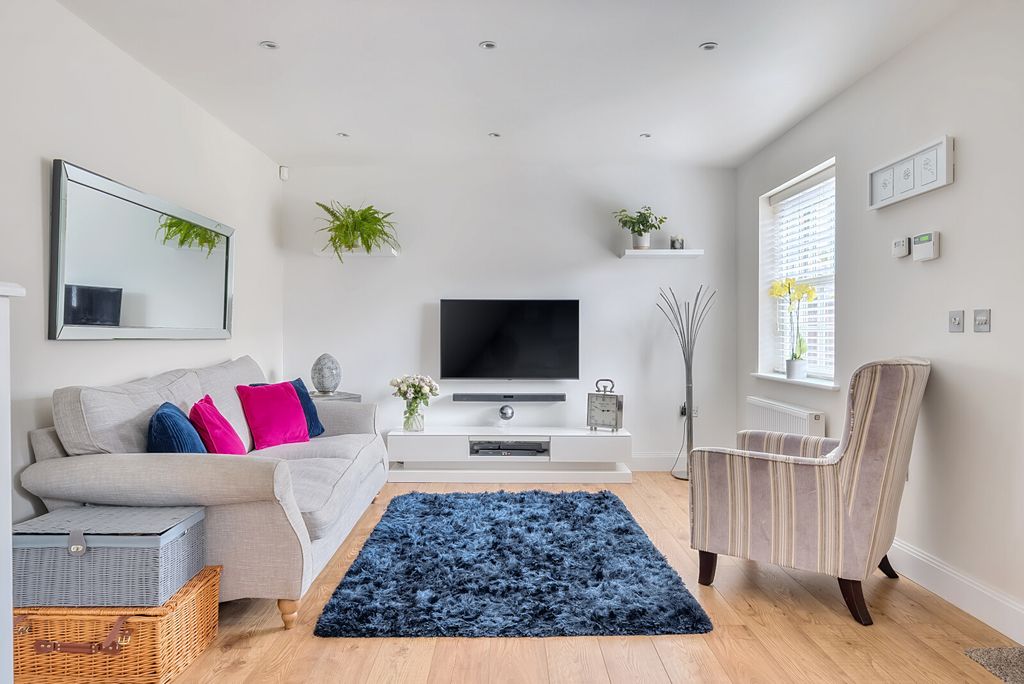 Property photo 2 of 9 1343993-8-68A756E...