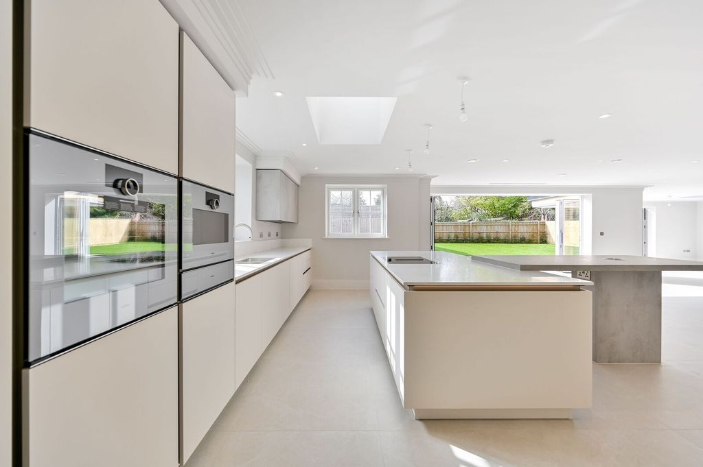 Property photo 2 of 71