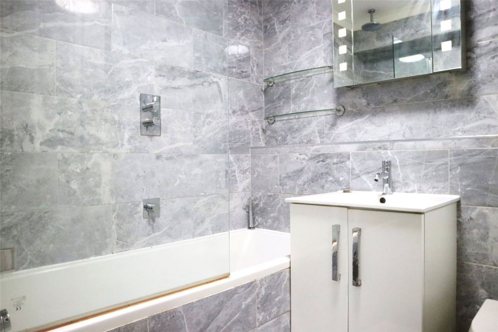 Property photo 3 of 18 Picture No. 04