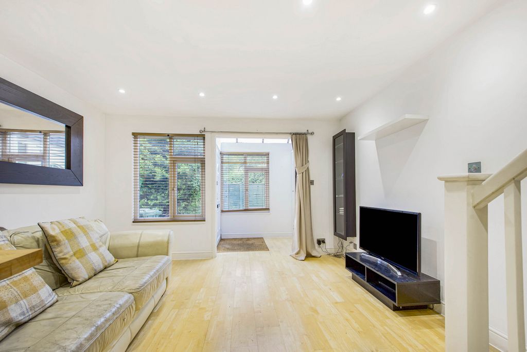 Property photo 3 of 6