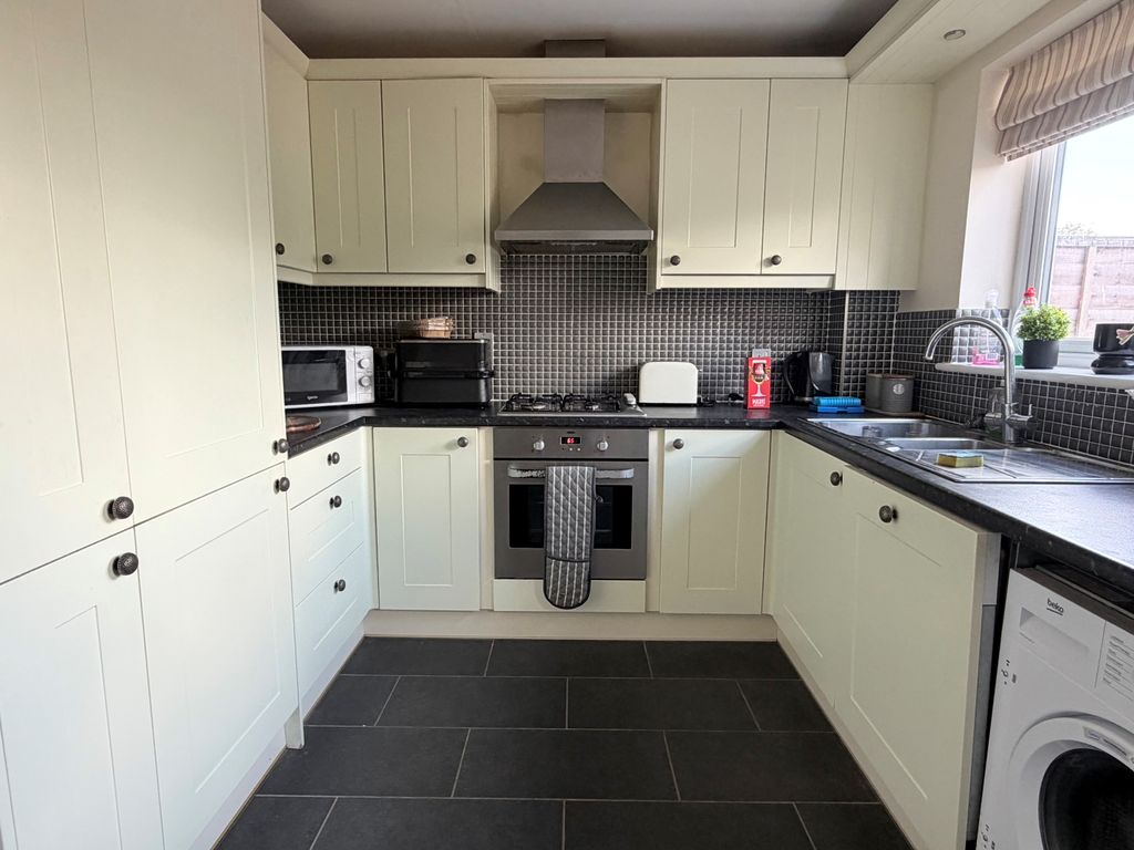 Property photo 2 of 14 Kitchen
