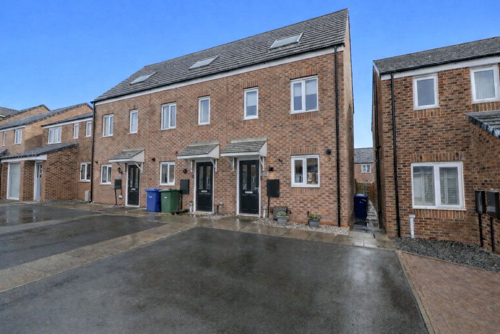 Property photo 1 of 17 Front