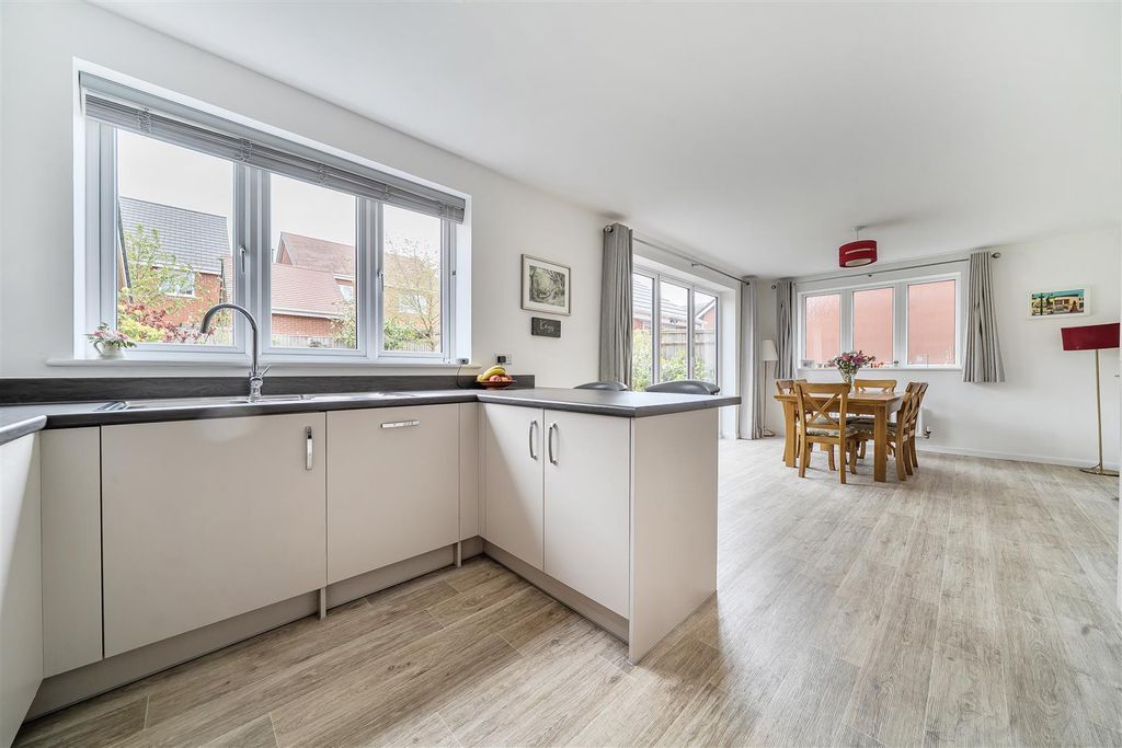 Property photo 3 of 24 1442465-15-69De54cd88988.Jpg