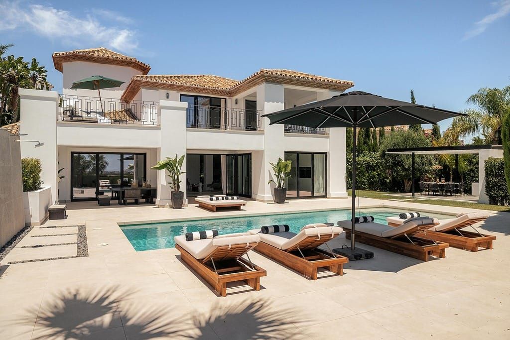 Property photo 1 of 24 Nueva Andalucia Villa Esmarv119 1