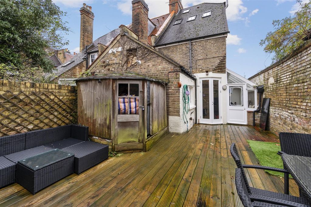 Property photo 3 of 18 Strachan Place 6,16.Jpg