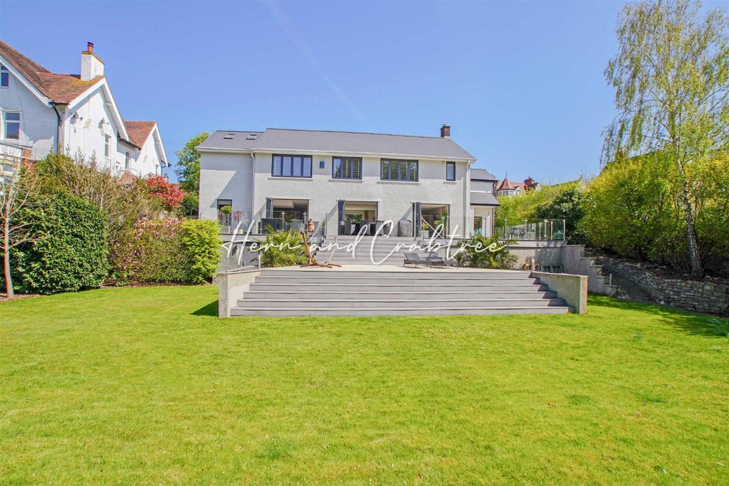 Property photo 1 of 31