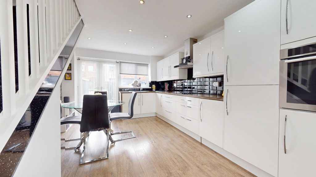 Property photo 1 of 25 5161831