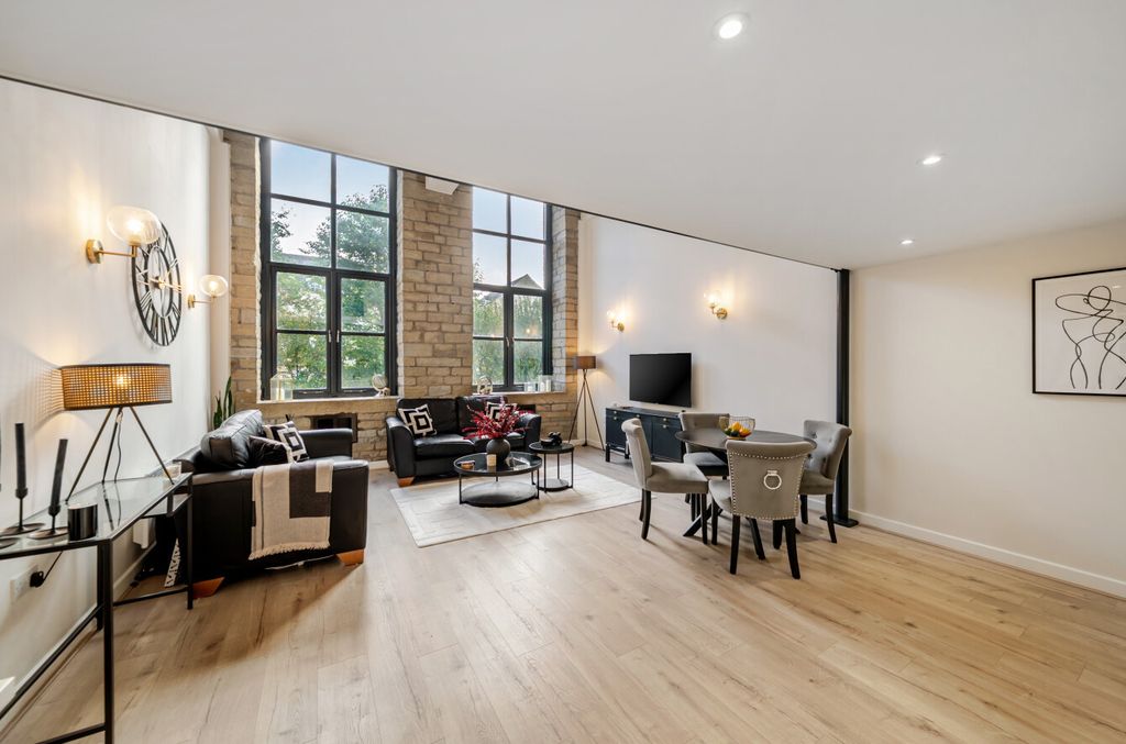 Property photo 2 of 18 1535108-13-6Ace04...