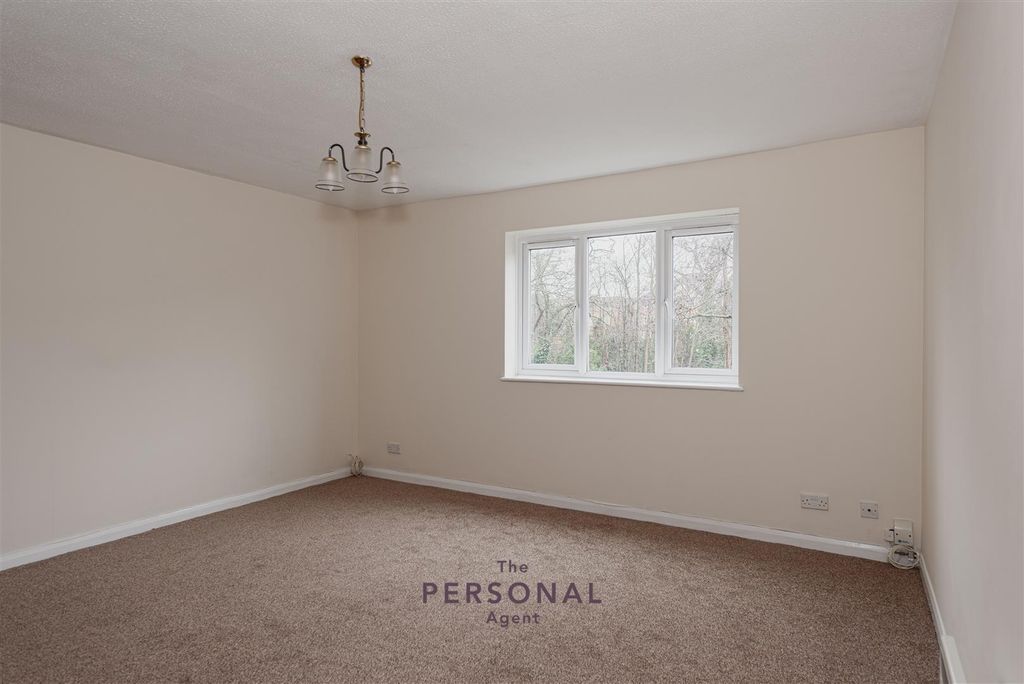 Property photo 3 of 11 Lounge