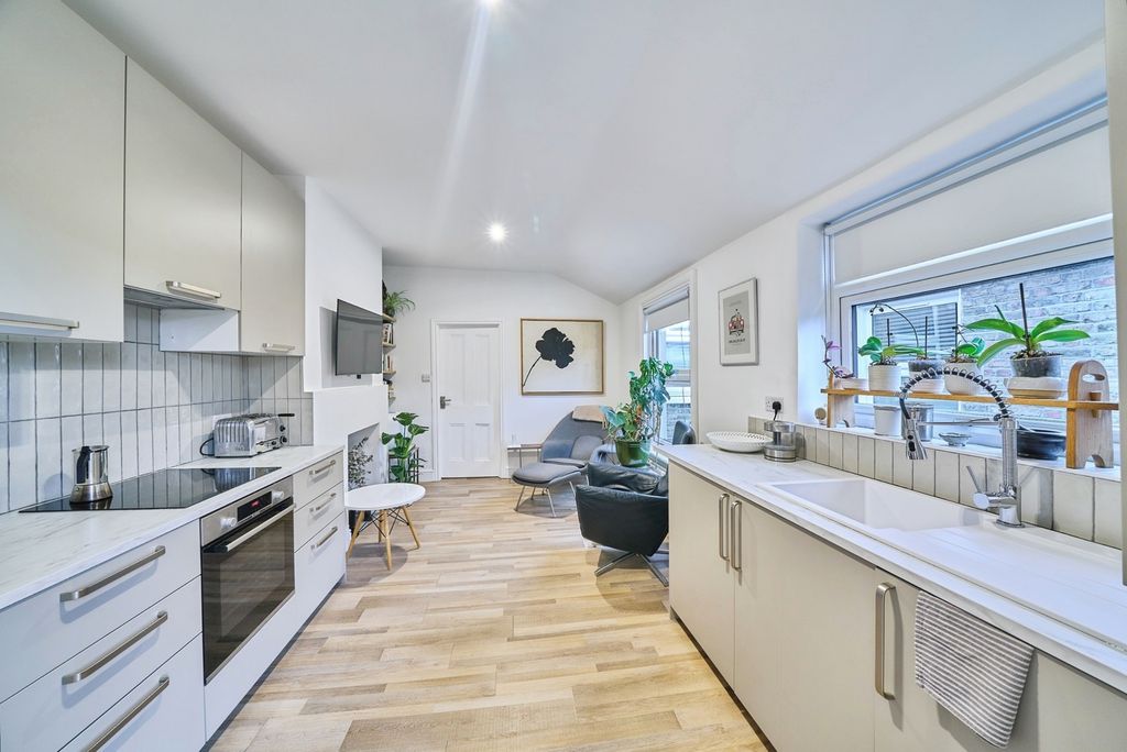 Property photo 3 of 15 Photo