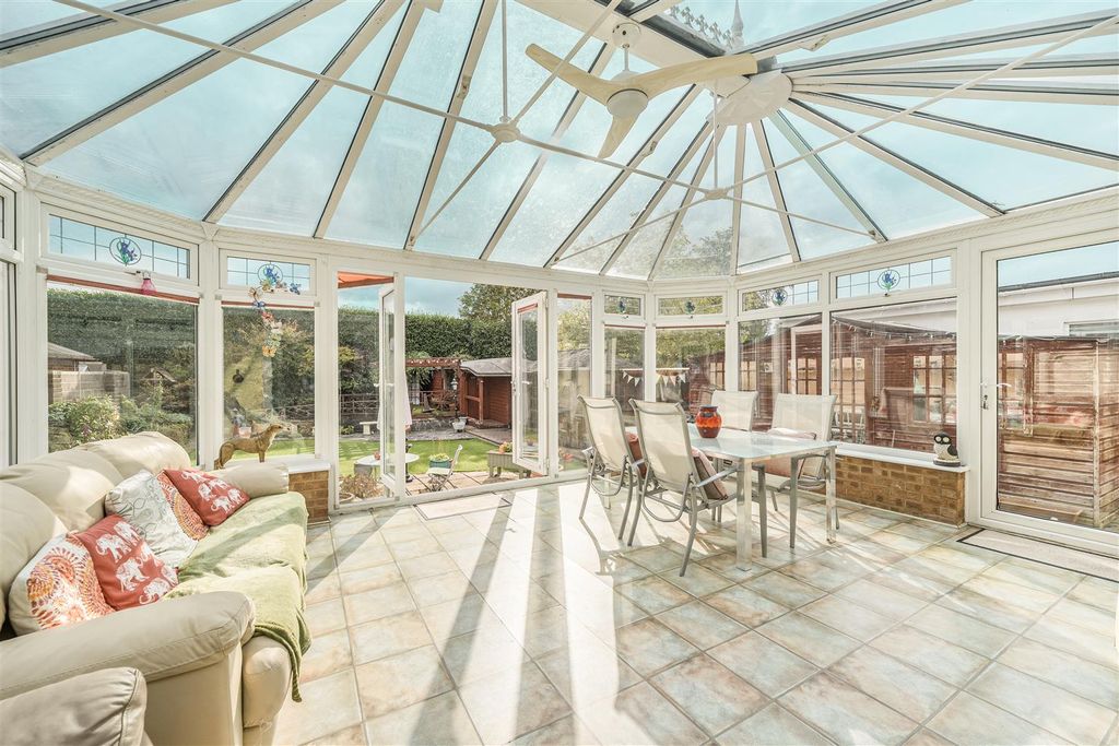 Property photo 2 of 22 1361348-11-68Db93B5E7F73.Jpg