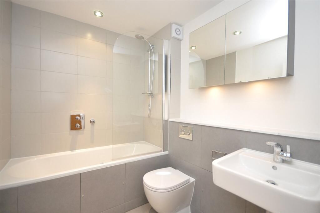 Property photo 2 of 4 Bathroom