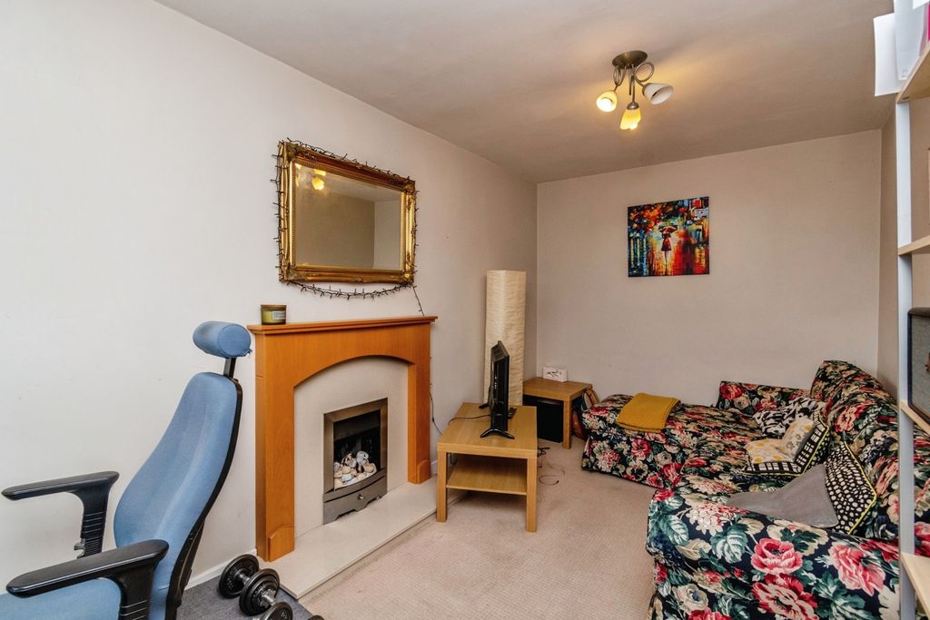 Property photo 2 of 17 Lounge