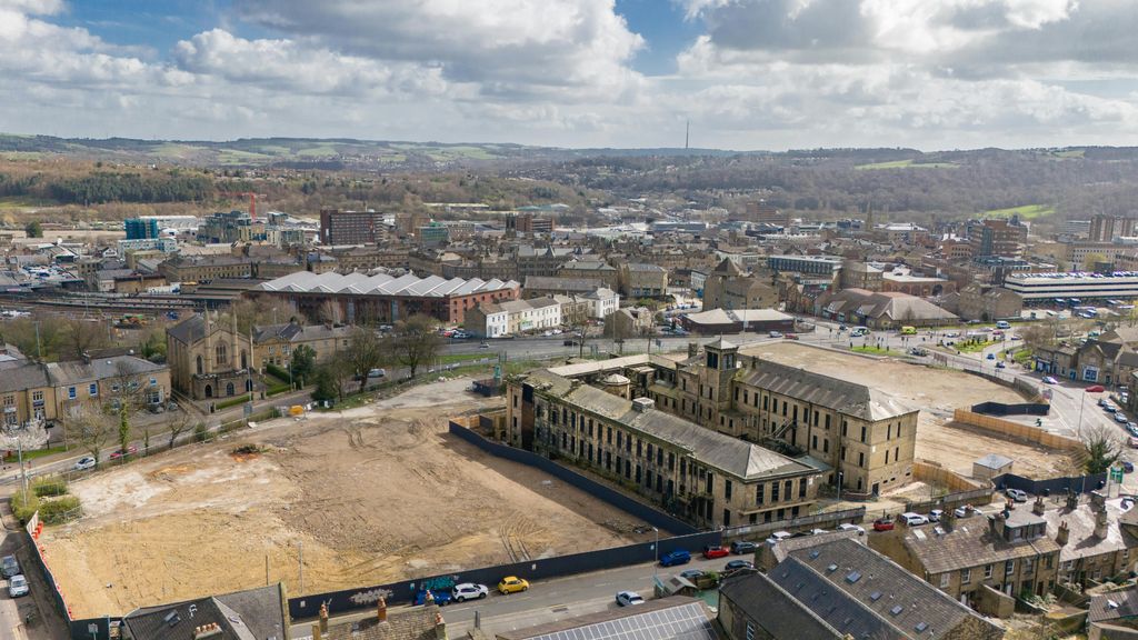 Property photo 3 of 5 Back.Jpg