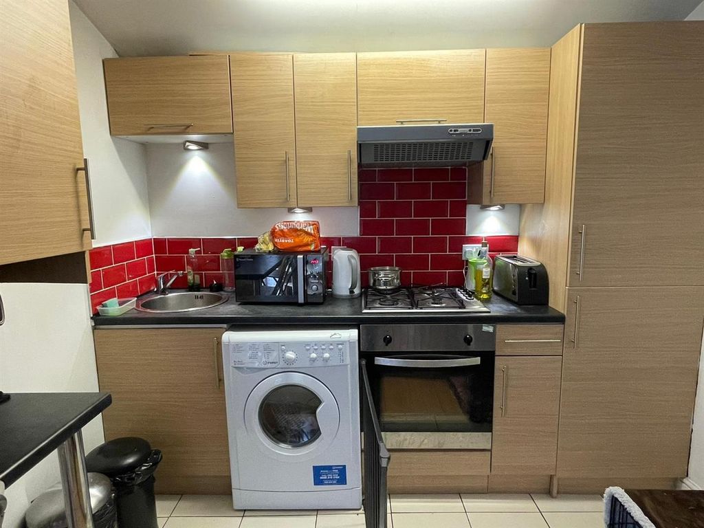 Property photo 2 of 10 Kitchen