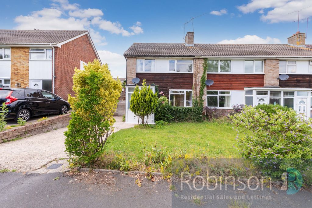 Property photo 1 of 17 31 Great Hill Crescent-7