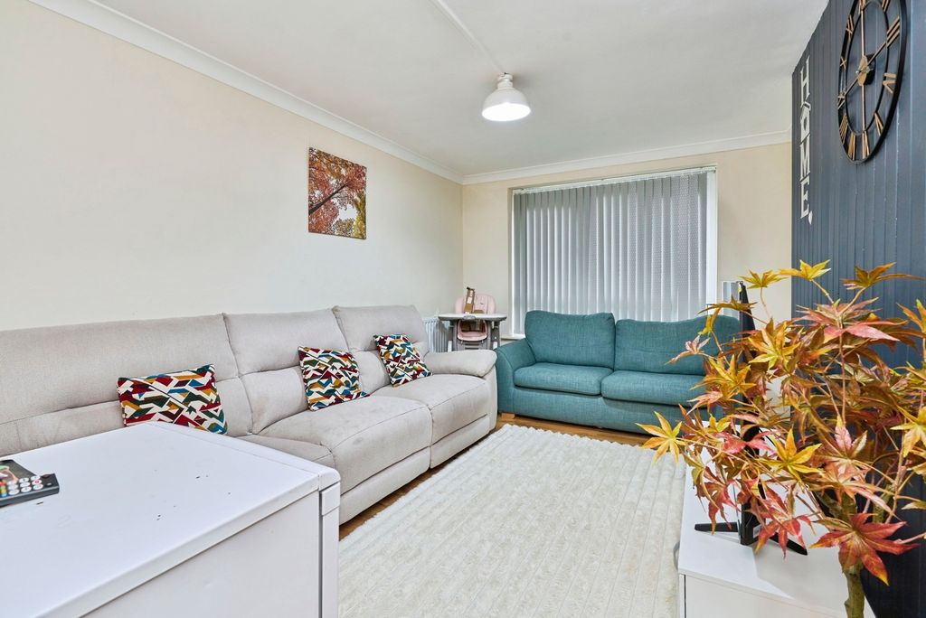Property photo 2 of 13 Lounge