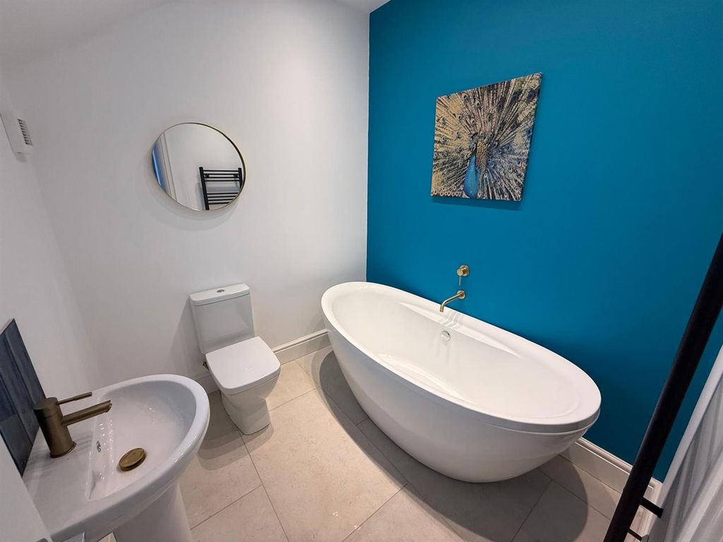 Property photo 3 of 15 Bathroom Century.Jpeg