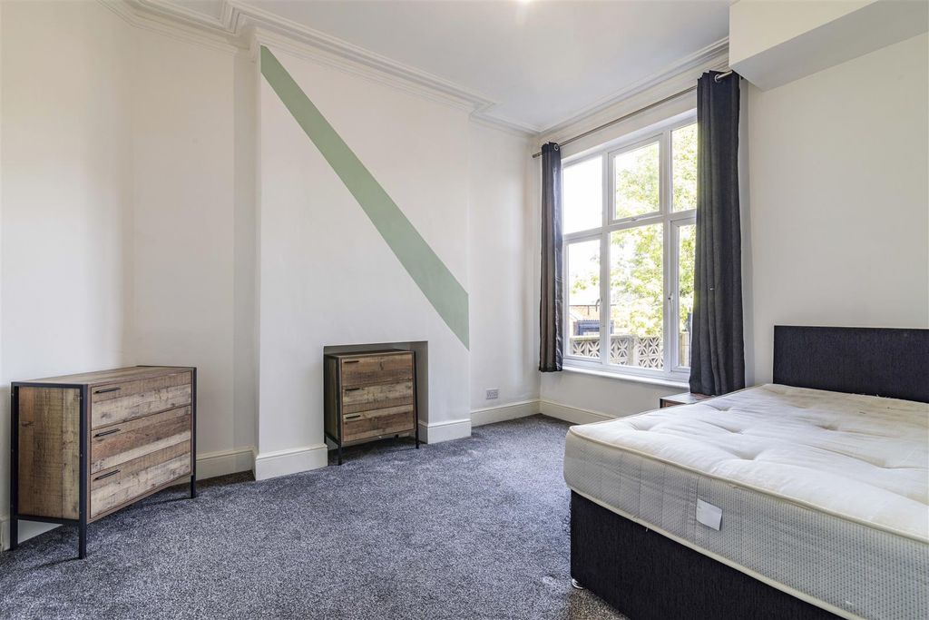 Property photo 2 of 19 Bedroom Six