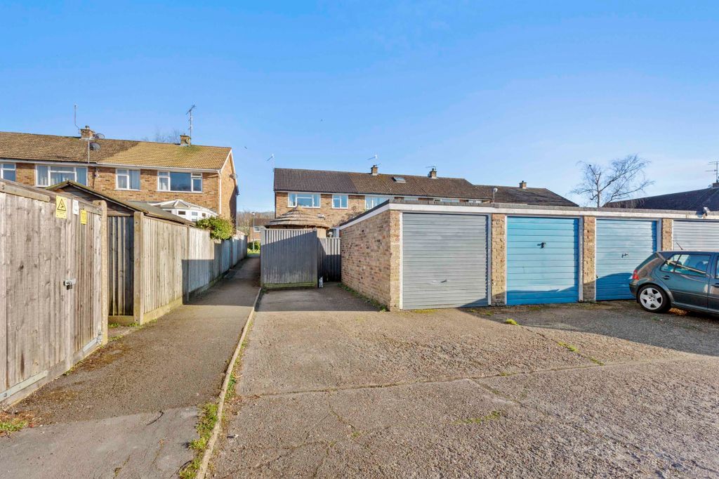 Property photo 3 of 18 5 Du Pre Walk, Hp10 0Qj (Low Res)-16