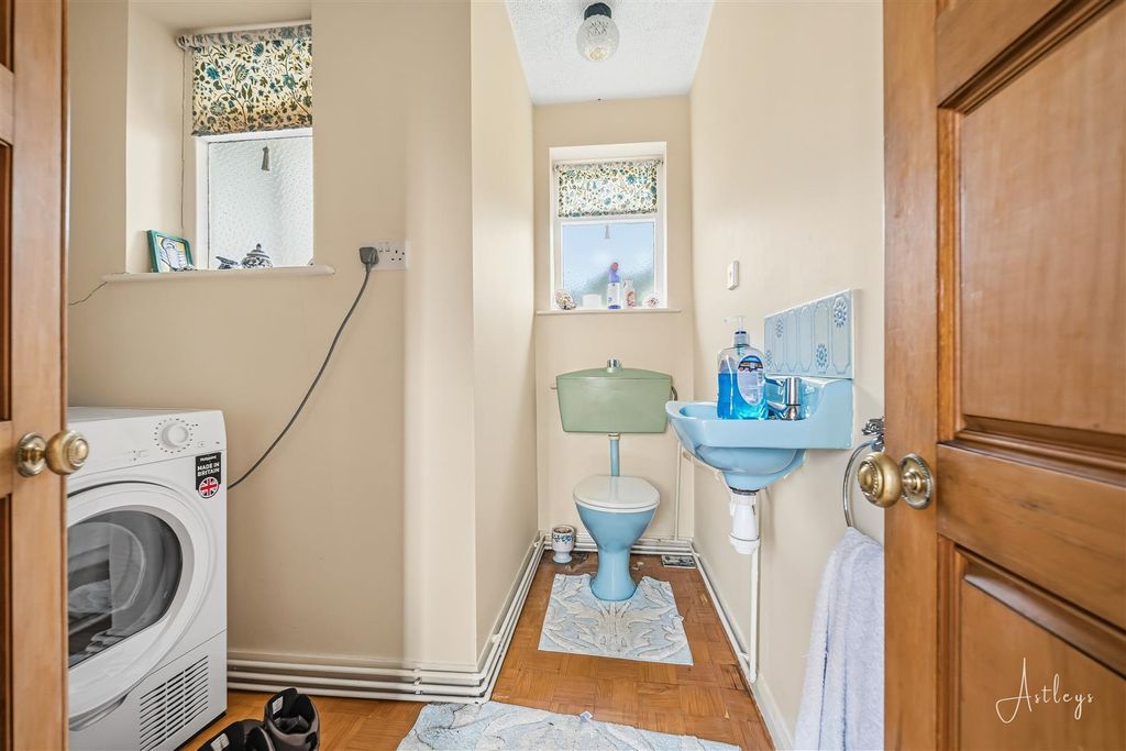 Property photo 3 of 32 WC