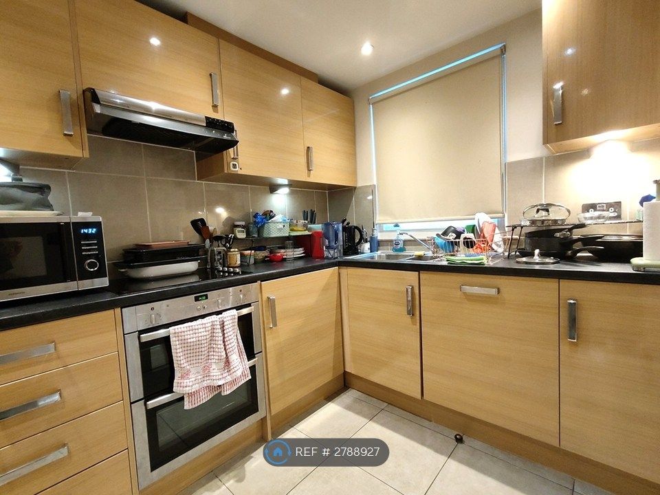 Property photo 3 of 10 Kitchen