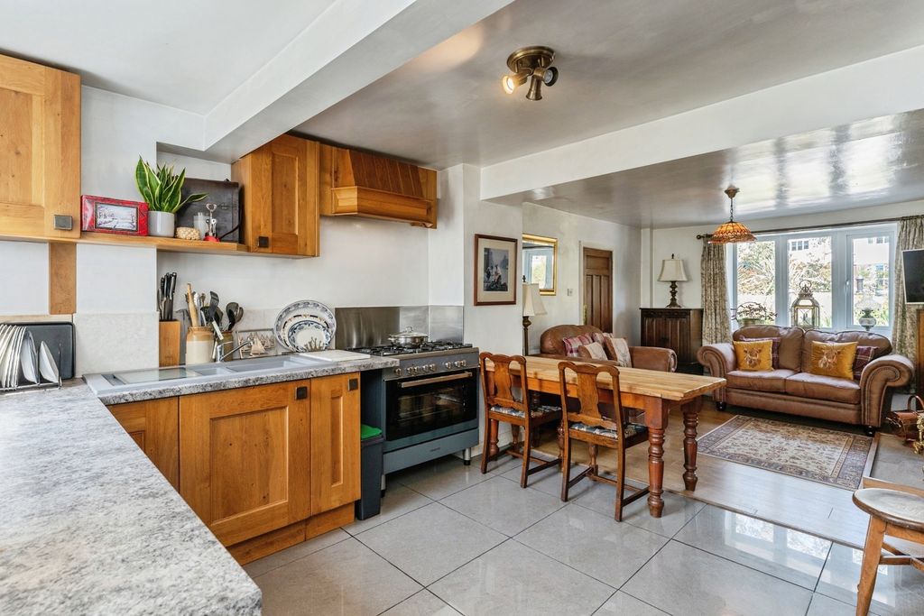 Property photo 3 of 46 Pbox-Img.Jpg