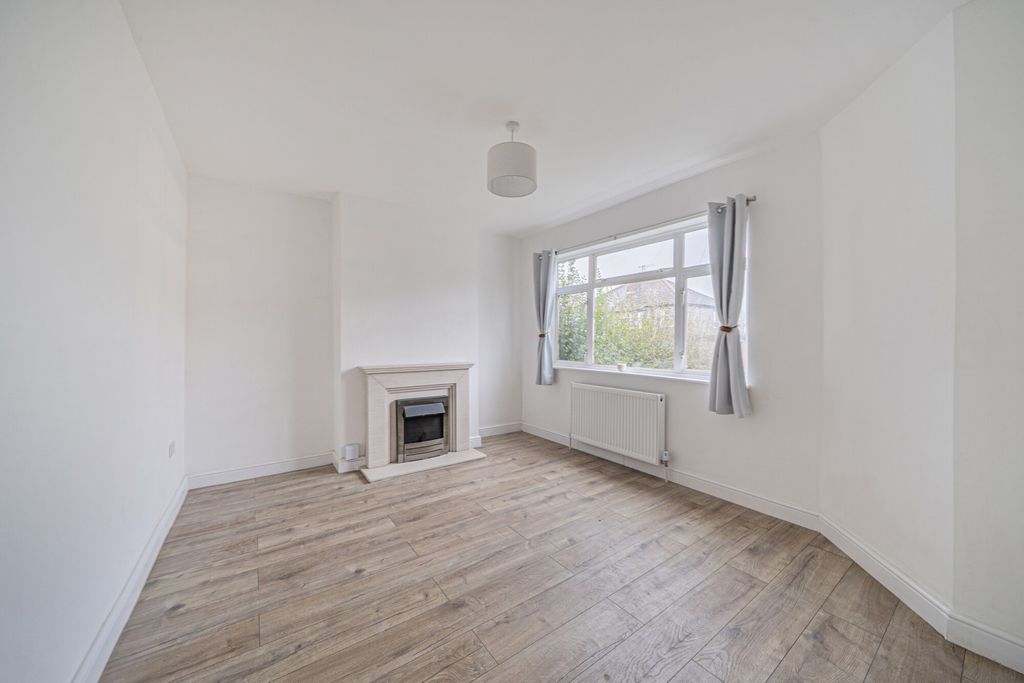 Property photo 3 of 40 1403293-1-6972618...