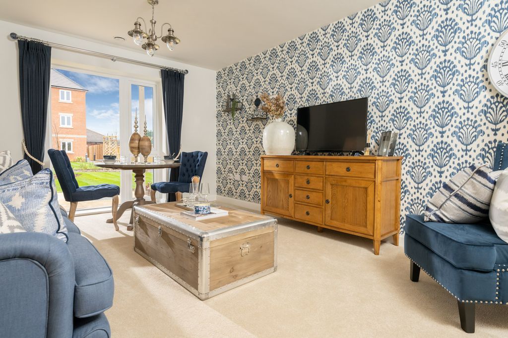 Property photo 3 of 9 Farnham House Apartment Lounge