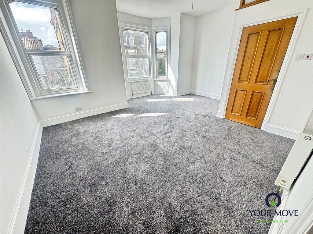 Property photo 3 of 11 Picture No. 19