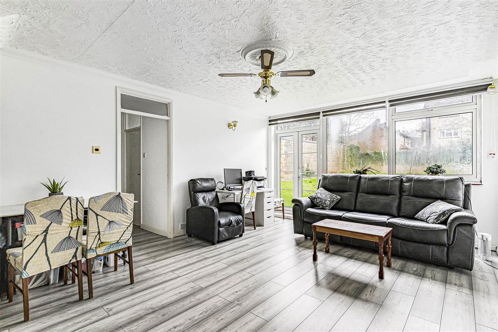 Property photo 2 of 10 21_75985.Jpg