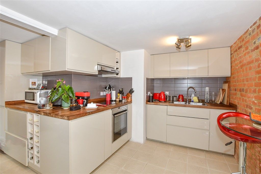 Property photo 3 of 9 Kitchen