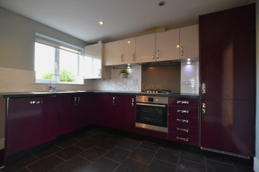 Property photo 2 of 7 Kitchen