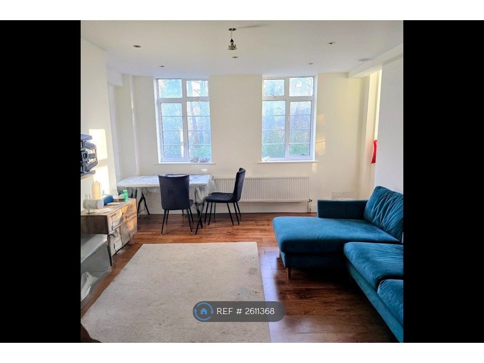 Property photo 1 of 10 Living Room