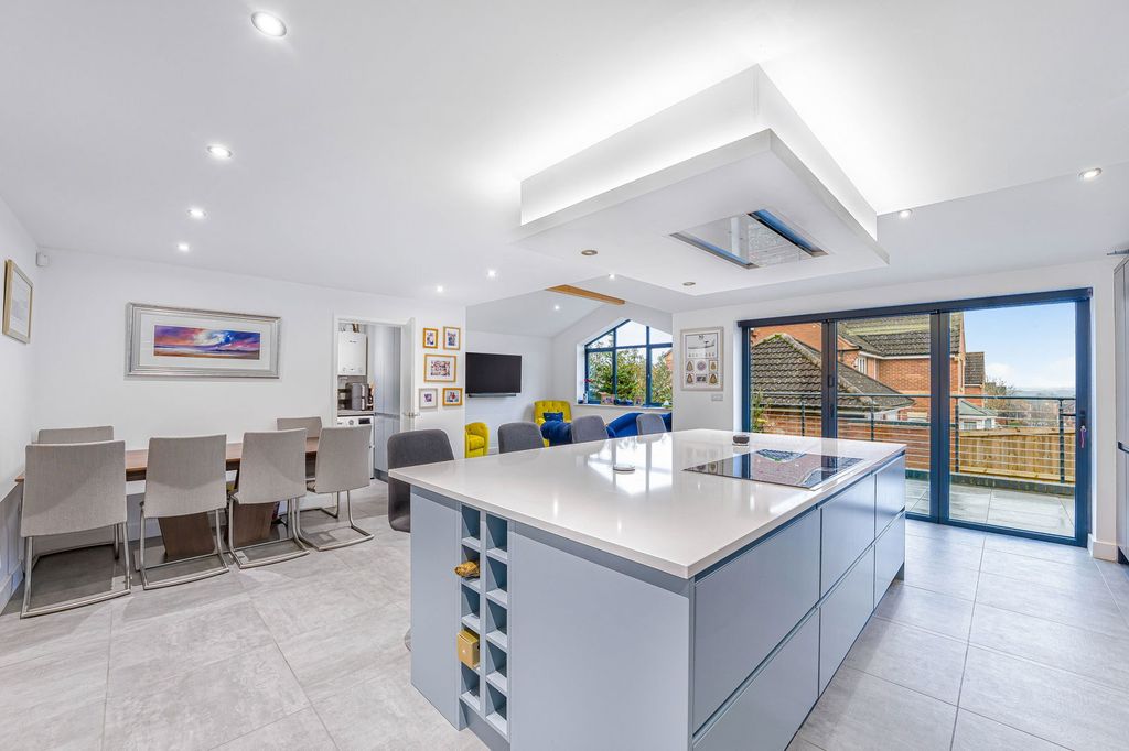 Property photo 2 of 25