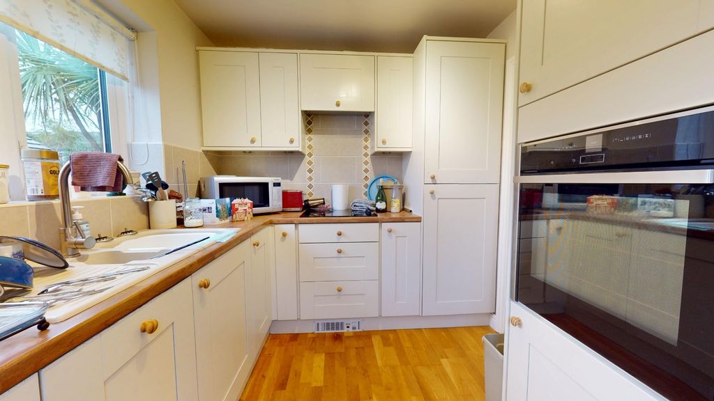 Property photo 2 of 14 4876632