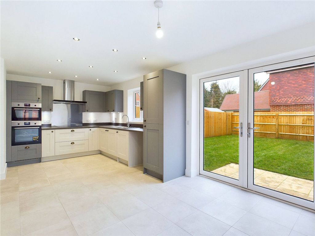Property photo 2 of 17 Picture No. 37