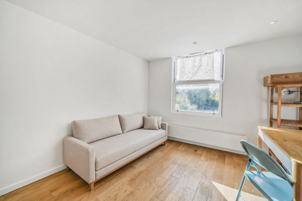 Property photo 3 of 6 Picture No. 11