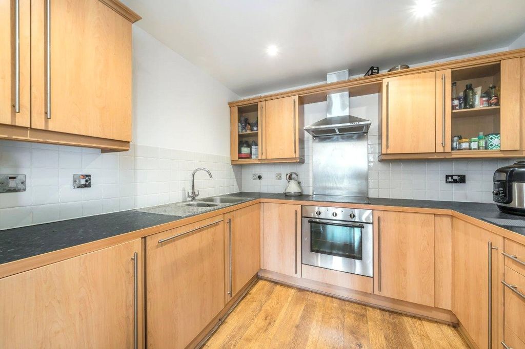 Property photo 3 of 7 Kitchen