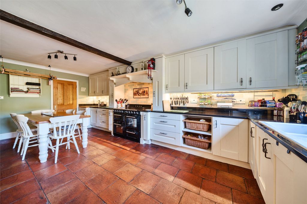 Property photo 2 of 23 Picture No. 15