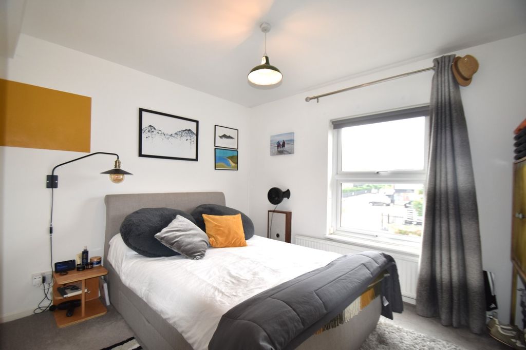 Property photo 2 of 10 Bedroom 1