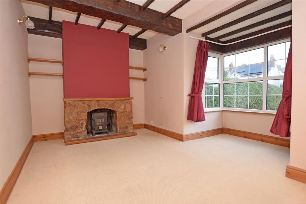 Property photo 3 of 23 Lounge V2.Jpg